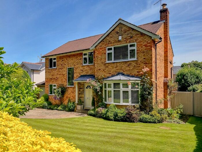 4 Bedroom Detached House To Rent In The Oval, Harrogate, HG2