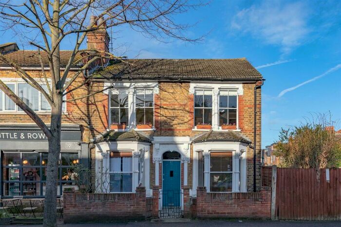 2 Bedroom Apartment To Rent In Victoria Road, Walthamstow, E17