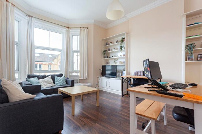 3 Bedroom Flat To Rent In Ouseley Rd, SW12