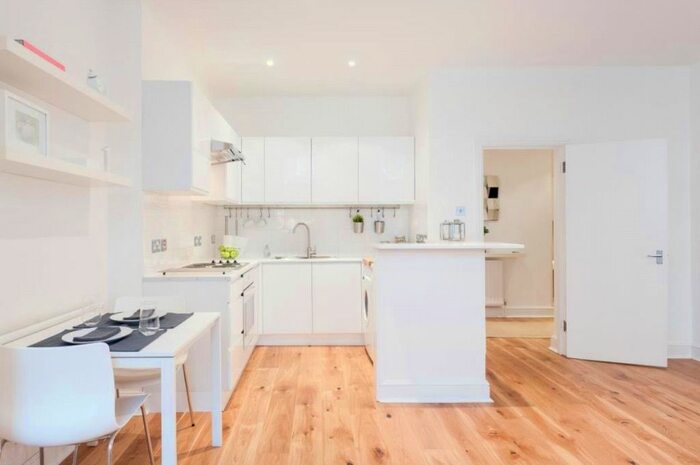 1 Bedroom Flat To Rent In Nottingham Place, Marylebone, W1U