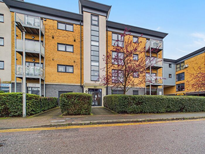 2 Bedroom Flat For Sale In Station Road, Strood, Rochester, ME2