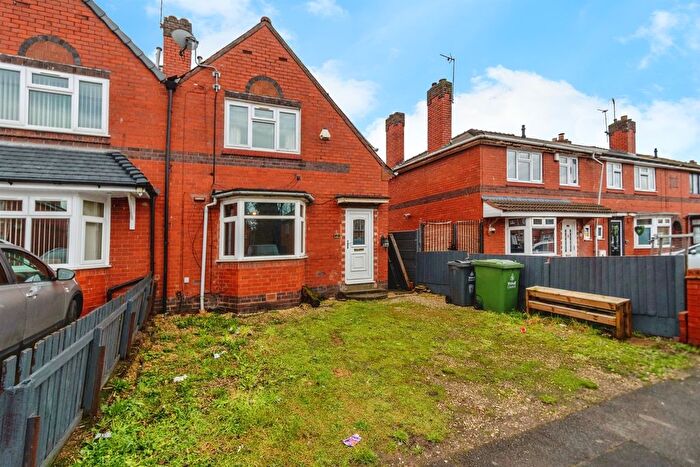 3 Bedroom Semi Detached House For Sale In Heathfield Lane West, Wednesbury, WS10