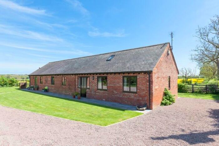 3 Bedroom Barn To Rent In Claydon, OX17