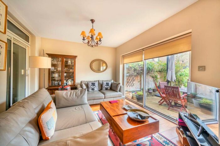 4 Bedroom House To Rent In All Souls Avenue, Kensal Green, London, NW10