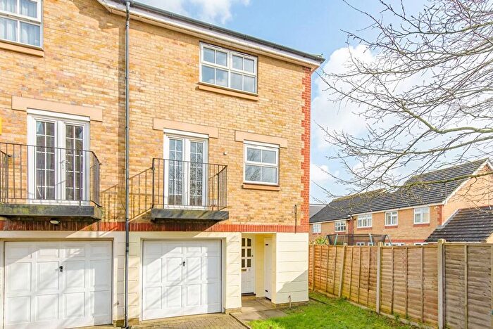 4 Bedroom Property For Sale In Highgrove Close, Friern Barnet, London, N11