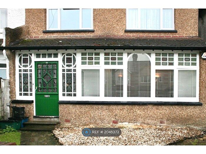 2 Bedroom Flat To Rent In Beatrice Avenue, London, SW16