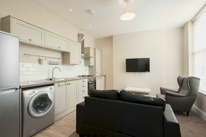 1 Bedroom Apartment To Rent In Waverley Centre, - Portland Road, Arboretum, NG7