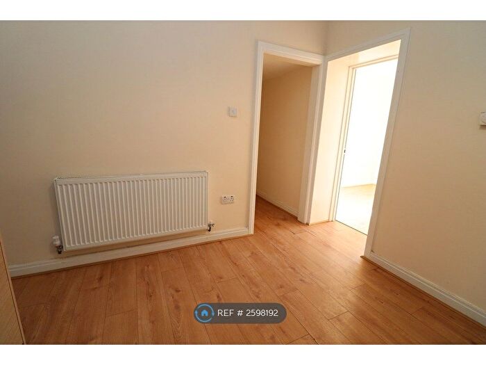 2 Bedroom Flat To Rent In Ashgrove Road, Ilford, IG3