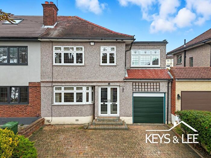 4 Bedroom Semi Detached House For Sale In Victoria Ave, Romford, RM5
