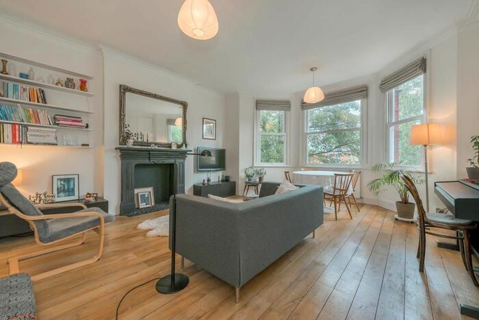 2 Bedroom Flat To Rent In Grove Road, London, NW2
