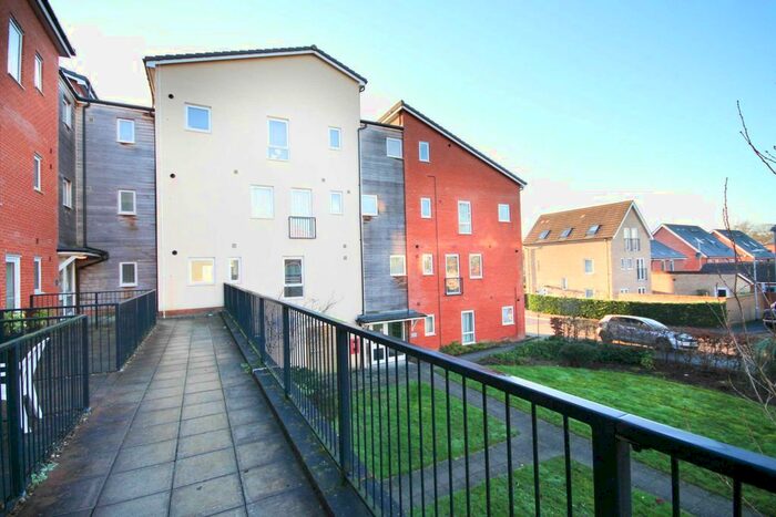 2 Bedroom Flat To Rent In Nicholson Park, Bracknell, RG12