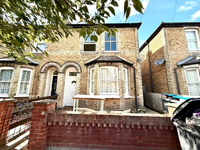 4 Bedroom Semi-Detached House For Sale In Chatham Road, Kingston Upon Thames, KT1