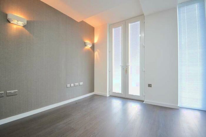 1 Bedroom Flat To Rent In Elmwood Avenue, , , TW13