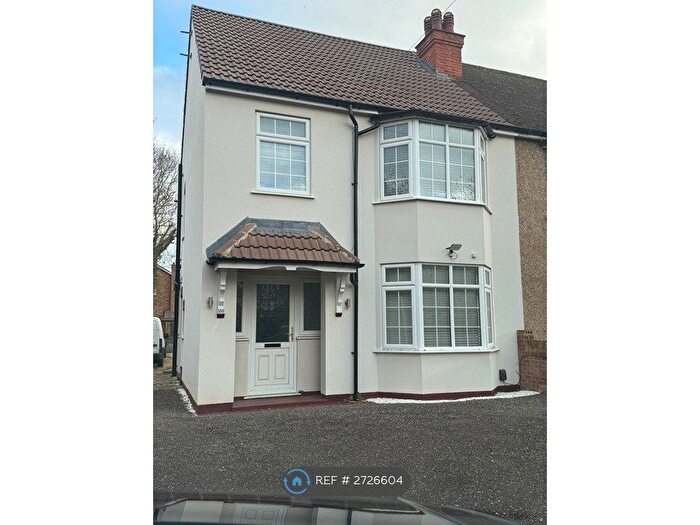3 Bedroom Semi-detached House To Rent In Kimbolton Road, Bedford, MK41
