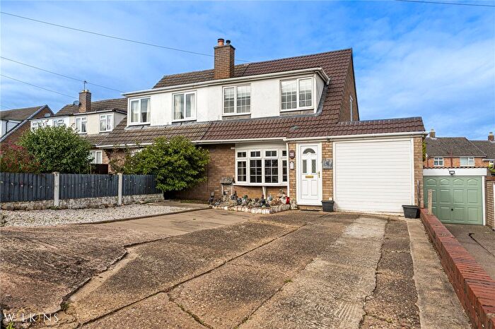 3 Bedroom Semi-detached House For Sale In Wigford Road, Dosthill, Tamworth, Staffordshire, B77