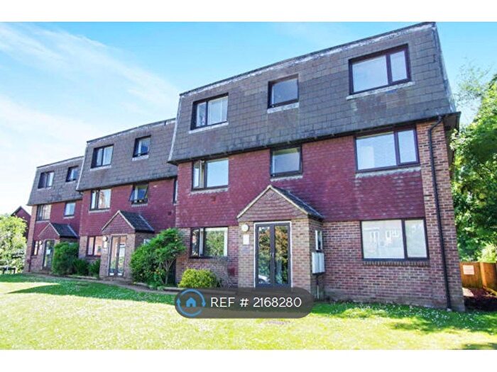 1 Bedroom Flat To Rent In Castle Court, Lewes, BN7