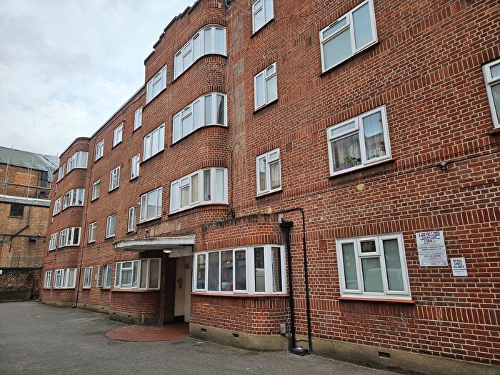 2 Bedroom Flat To Rent In Lea Bridge Road, London, E10