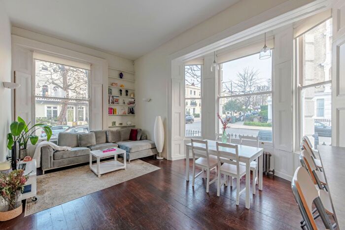 3 Bedroom Flat For Sale In Arundel Gardens, Notting Hill, W11