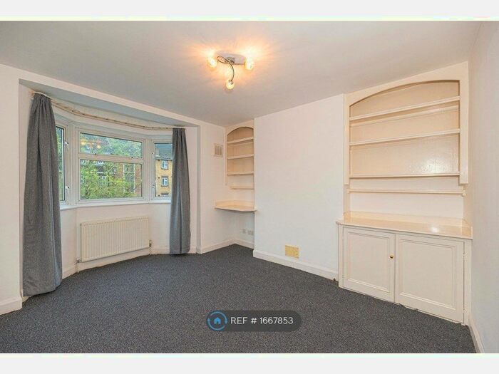 3 Bedroom Flat To Rent In Armoury Way, London, SW18