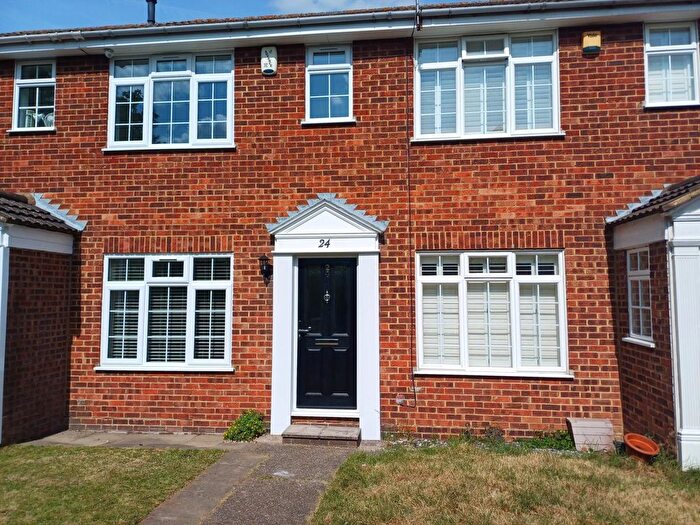 2 Bedroom Property To Rent In Treetops Close, London, SE2