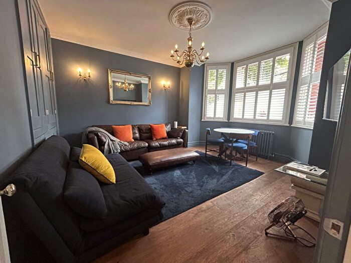 1 Bedroom Flat To Rent In The Drive, Hove, East Sussex, BN3