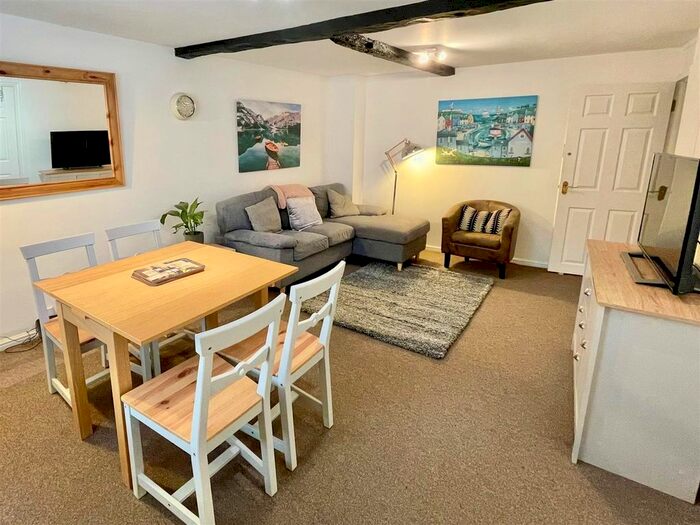 2 Bedroom End Of Terrace House To Rent In Gillygate, York, YO31