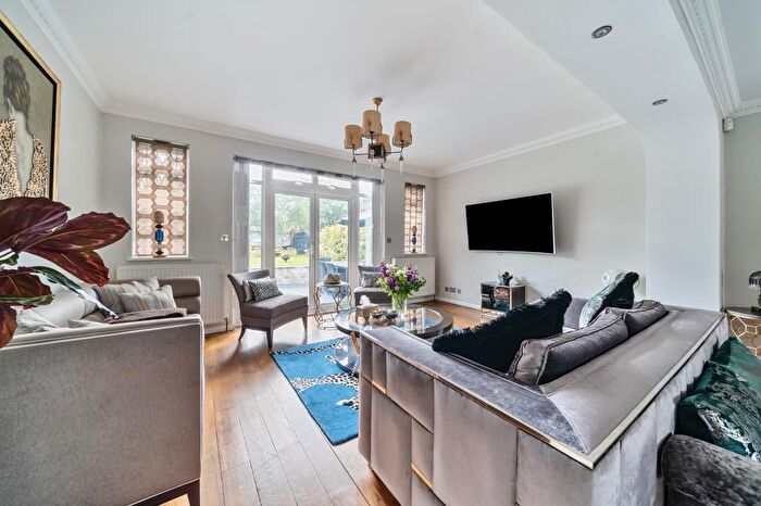 4 Bedroom End Of Terrace House To Rent In Fanshawe Road, Richmond, TW10