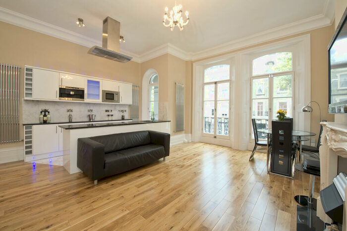 2 Bedroom Flat To Rent In Redcliffe Gardens, London, SW10