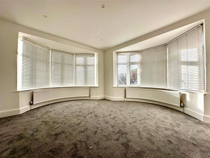 1 Bedroom Flat To Rent In Marine Drive, Rottingdean, Brighton, BN2