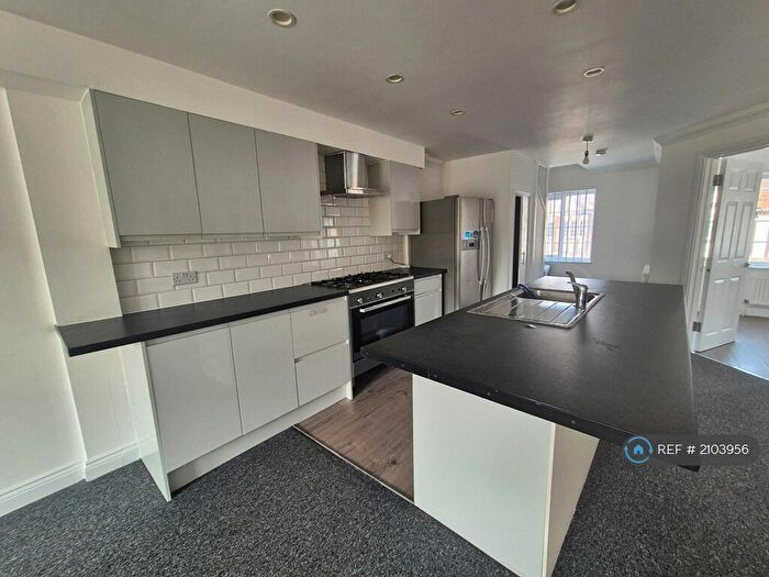 4 Bedroom Flat To Rent In Russell Hill Parade, Purley, CR8