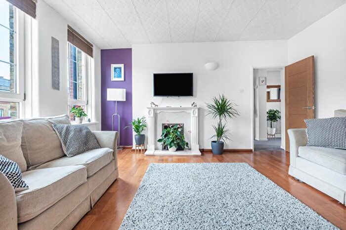 2 Bedroom Apartment For Sale In Swan Road, London, SE16