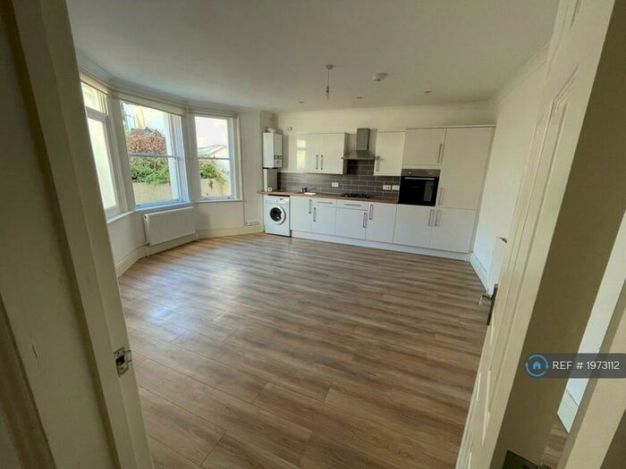 2 Bedroom Flat To Rent In Burrage Road, London, SE18