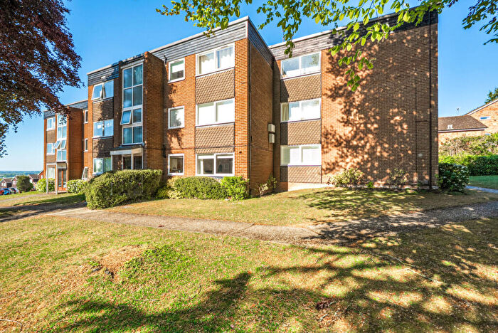1 Bedroom Flat For Sale In Rossiter Lodge, Rosetrees, Guildford, GU1