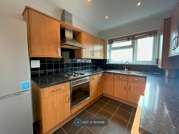1 Bedroom Flat To Rent In Manor Road, Chigwell, IG7