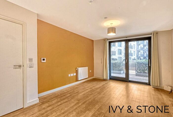 1 Bedroom Apartment For Sale In Kingfisher Heights, Bramwell Way, London, Greater London, E16