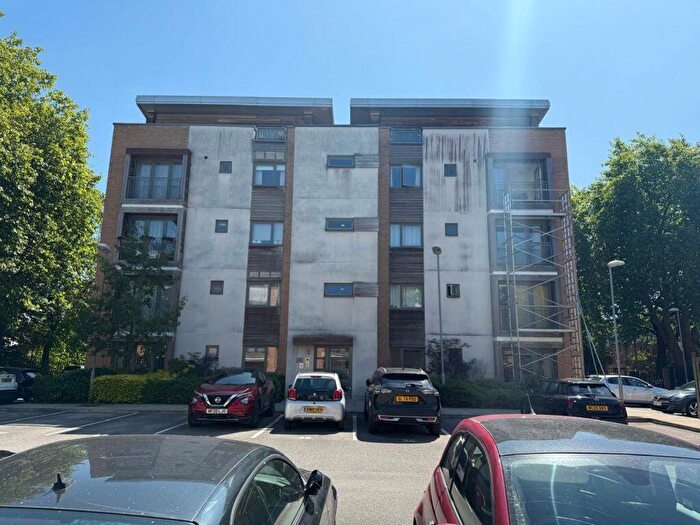 2 Bedroom Apartment To Rent In Oakridge, Nell Lane, West Didsbury, M20