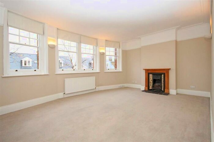 2 Bedroom Flat To Rent In High Street, Teddington, TW11