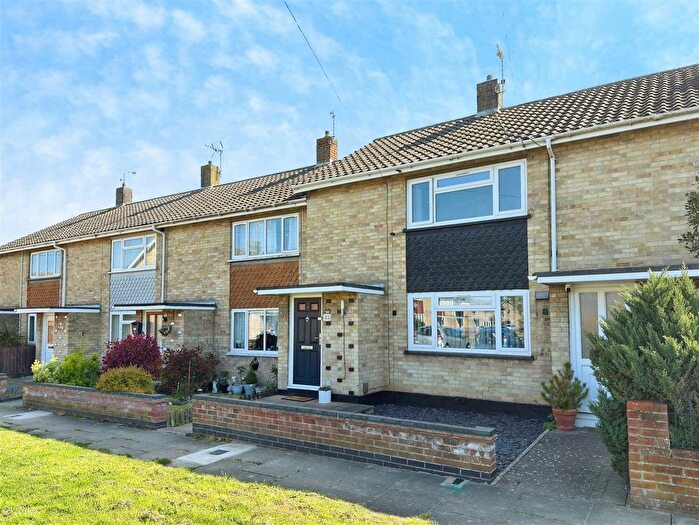 2 Bedroom Terraced House For Sale In Castleton Close, Lowestoft, Suffolk, NR32