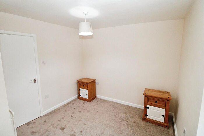 1 Bedroom Terraced House To Rent In Blenheim Place, Off Town Lane, Bradford, BD10
