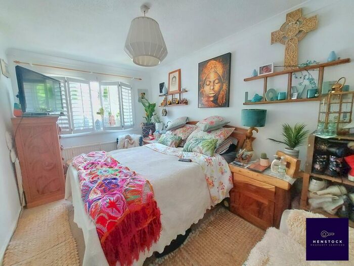 3 Bedroom Terraced House For Sale In Wood Street, Middleton, Manchester, M24