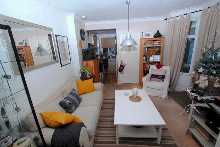 2 Bedroom Flat To Rent In Ground Floor Flat, Oaklands Road, Hanwell W7