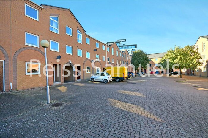 5 Bedroom Town House To Rent In Cyclops Mews. Canary Wharf, Isle Of Dogs, E14