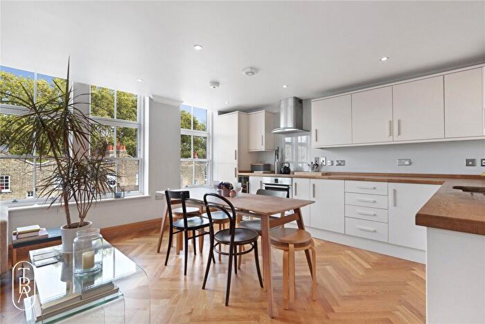 3 Bedroom Apartment For Sale In School Mews, London, E1