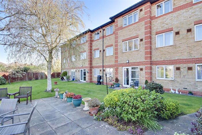 2 Bedroom Retirement Property For Sale In Amberley Court, Freshbrook Road, Lancing, BN15