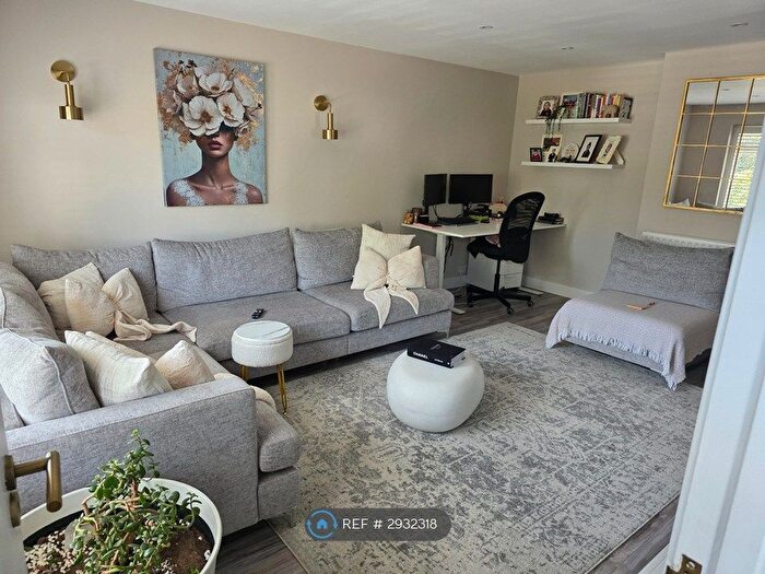 2 Bedroom Maisonette To Rent In Tippetts Close, Enfield, EN2