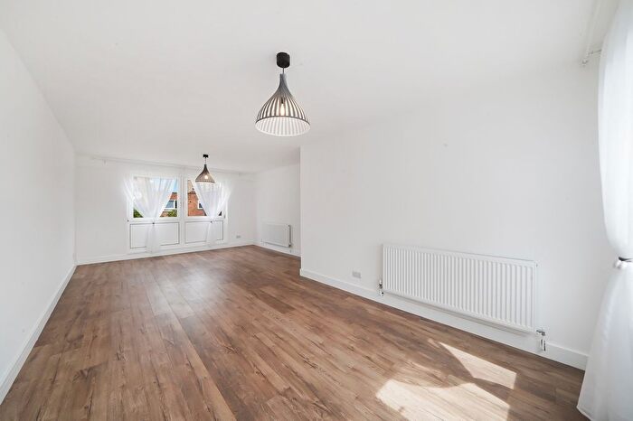3 Bedroom Flat To Rent In Hardwicke Street, Barking, IG11