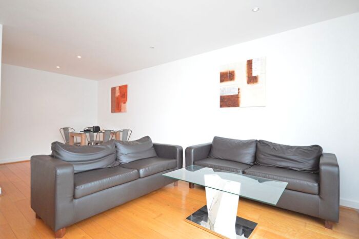 2 Bedroom Flat To Rent In Western Gateway, Royal Victoria, E16