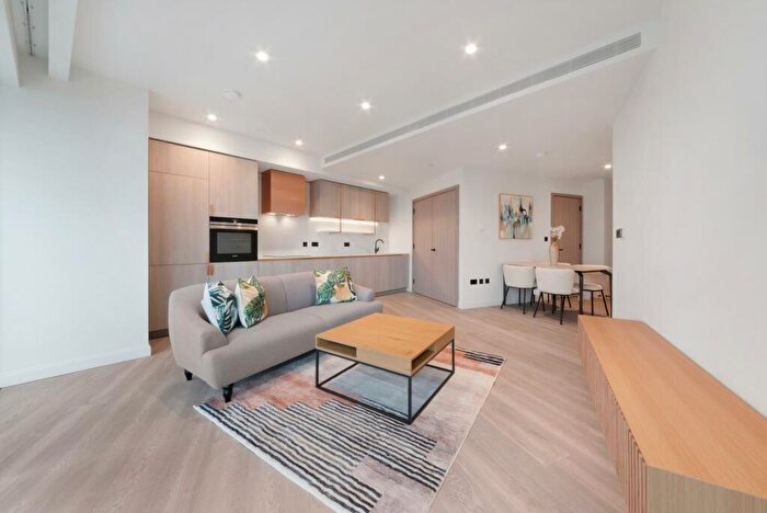 2 Bedroom Apartment To Rent In Aspen, Marsh Wall, London, E22