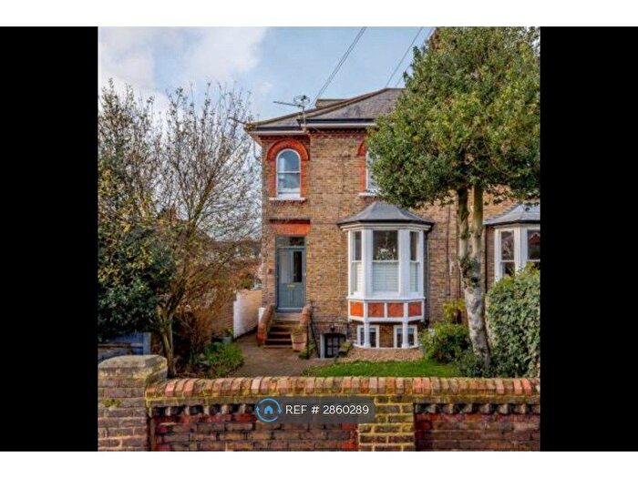 Studio To Rent In Church Road, Teddington, TW11