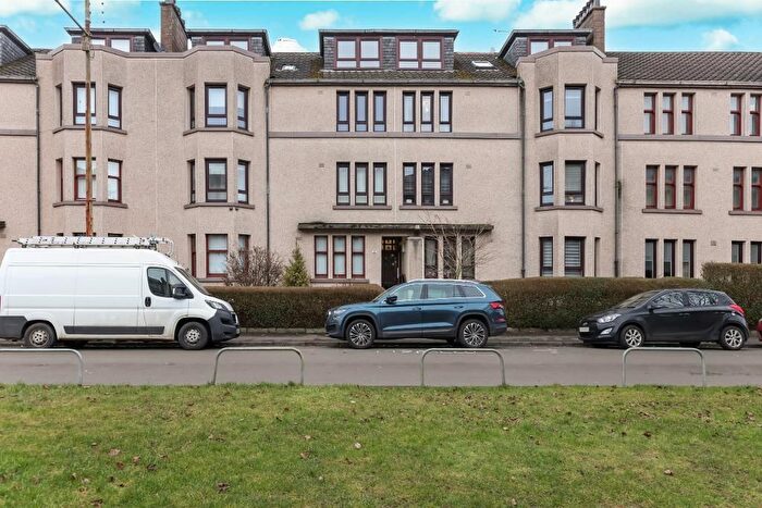 4 Bedroom Maisonette For Sale In Ballindalloch Drive, Dennistoun, G31